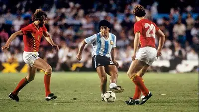 Imagen de Diego Armando Maradona en su debut con la selección argentina Imagen de Diego Armando Maradona en su debut con la selección argentina
