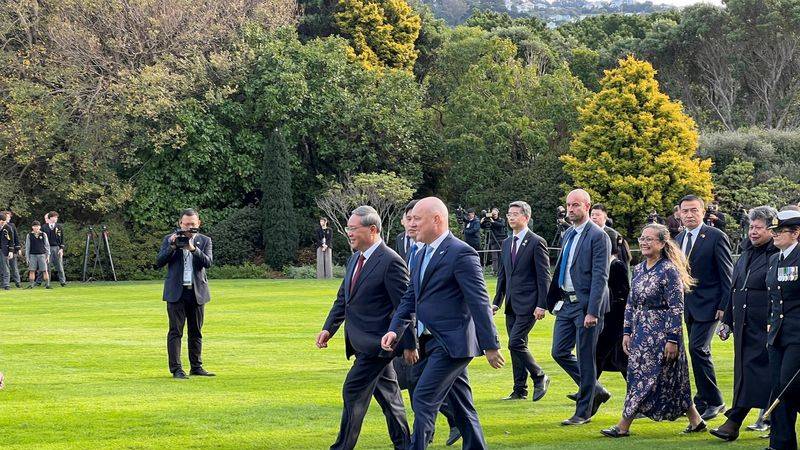 China y Nueva Zelanda estrechan lazos comerciales y debaten sobre DDHH durante la visita de Li