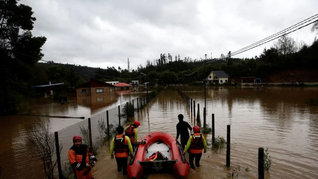 Temporal en Chile deja un muerto y se amplía zona de catástrofe hacia el centro del país