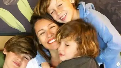 A dónse se van Pampita y los hijos de Benjamín Vicuña. A dónse se van Pampita y los hijos de Benjamín Vicuña.