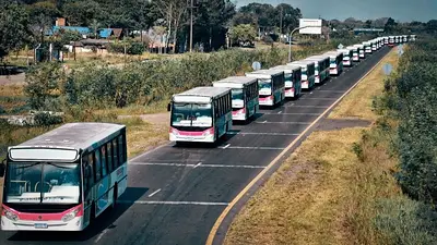 Transporte público: Insfrán participó en la entrega de 25 colectivos para la capital Transporte público: Insfrán participó en la entrega de 25 colectivos para la capital