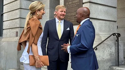 Máxima Zorreguieta; el rey Guillermo Alejandro de Países Bajos y el alcalde Van Johnson en Savannah, Georgia Máxima Zorreguieta; el rey Guillermo Alejandro de Países Bajos y el alcalde Van Johnson en Savannah, Georgia