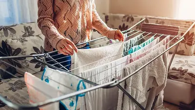 Secar la ropa con humedad. Secar la ropa con humedad.