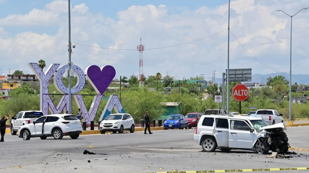 Un muerto tras accidente vial de equipo presidenta electa México, quien no se vio involucrada
