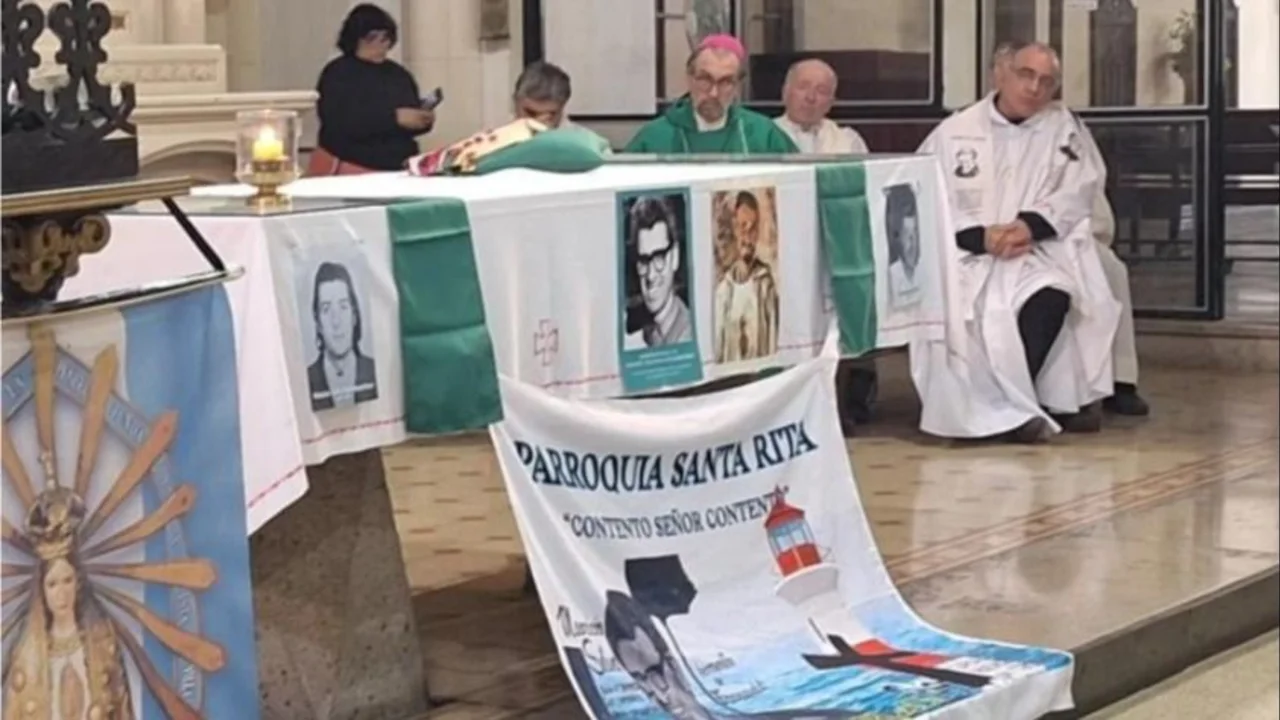 Cánticos contra las políticas de Gobierno en las Iglesias: pedidos de disculpas y advertencias