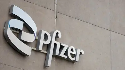 Kansas acusa a Pfizer de engañar al público sobre vacuna COVID en demanda judicial Kansas acusa a Pfizer de engañar al público sobre vacuna COVID en demanda judicial