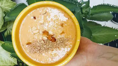 Licuado de banana y pasta de sésamo Licuado de banana y pasta de sésamo