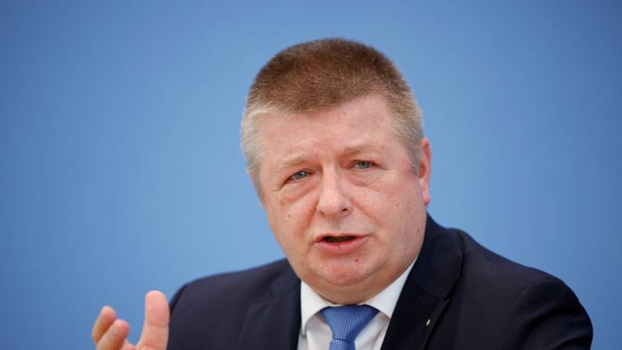 Rusia compra espías para compensar la expulsión de diplomáticos, según agencia alemana