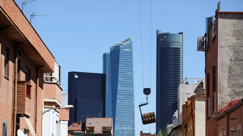 La Comunidad de Madrid rebaja los impuestos a los inversores extranjeros en un pulso con el Gobierno central