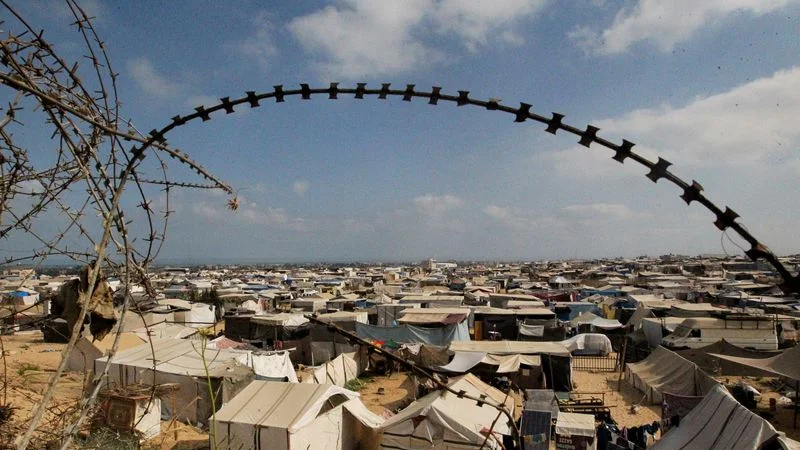 Los tanques israelíes profundizan su ofensiva en Rafah y obligan a la población a huir de nuevo
