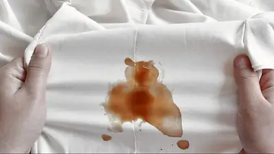 Las manchas de sangre en la ropa son las más difíciles de quitar Las manchas de sangre en la ropa son las más difíciles de quitar