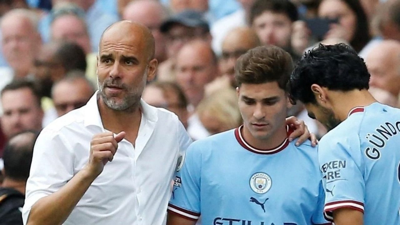 Julián Álvarez Pep Guardiola Manchester City