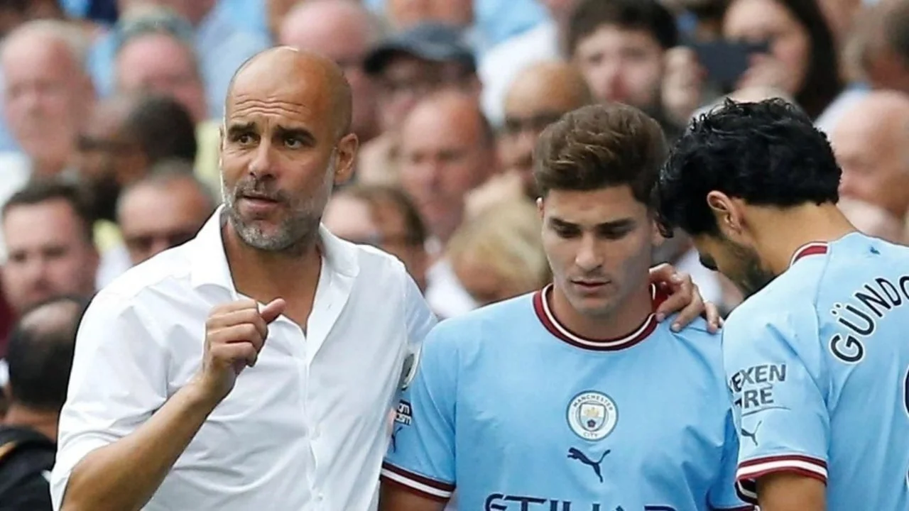 Julián Álvarez Pep Guardiola Manchester City