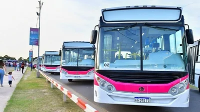 El Gobierno lanzó un nuevo servicio de colectivos, con boleto gratuito: cuál es el recorrido y a quiénes beneficia El Gobierno lanzó un nuevo servicio de colectivos, con boleto gratuito: cuál es el recorrido y a quiénes beneficia
