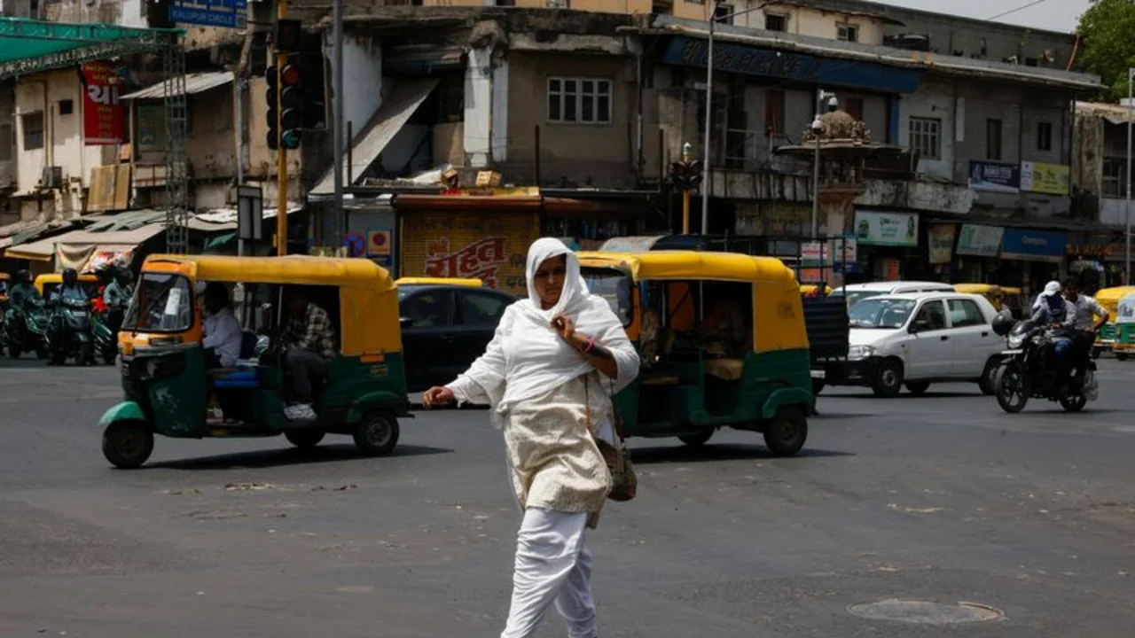 India registra más de 40.000 casos sospechosos de golpes de calor desde marzo