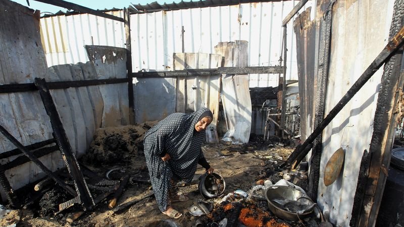 Tanques israelíes penetran en Ráfah y obligan a la población a huir de nuevo