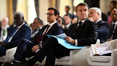 Macron promete ayudas a las finanzas domésticas para alejar la amenaza de la derecha y la izquierda Macron promete ayudas a las finanzas domésticas para alejar la amenaza de la derecha y la izquierda