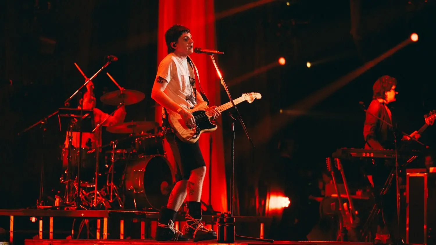 El cantante dio un concierto perfomático atravesado por una línea narrativa.