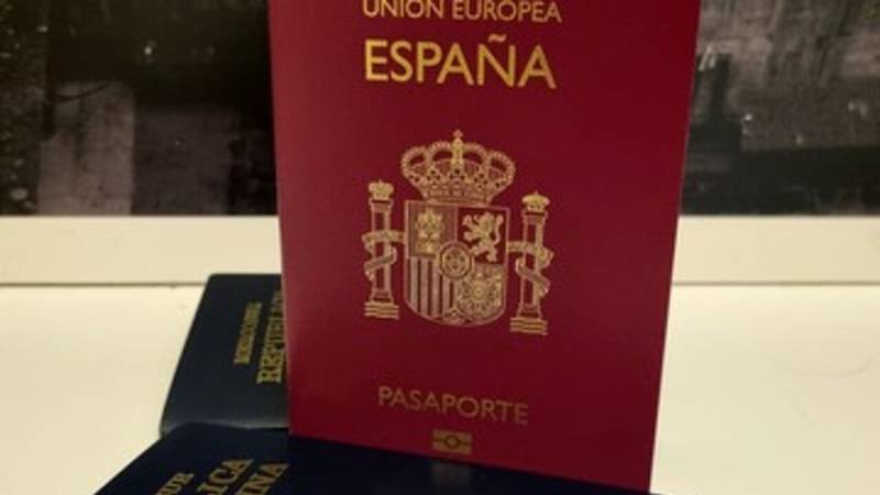 Pasaportes de Argentina y de España