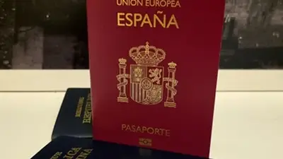 Pasaportes de Argentina y de España Pasaportes de Argentina y de España