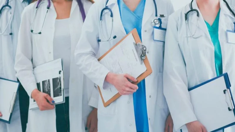 médicos