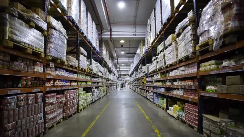Consumo en crisis: las ventas de productos de primera necesidad cayeron 6% en abril