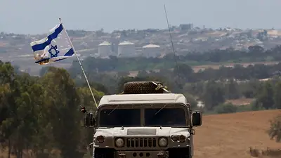 Un ataque aéreo israelí mata a ocho personas en un centro de ayuda de Gaza, según testigos Un ataque aéreo israelí mata a ocho personas en un centro de ayuda de Gaza, según testigos