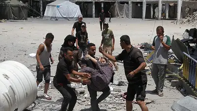 Un ataque aéreo israelí mata a ocho personas en un centro de ayuda de Gaza Un ataque aéreo israelí mata a ocho personas en un centro de ayuda de Gaza