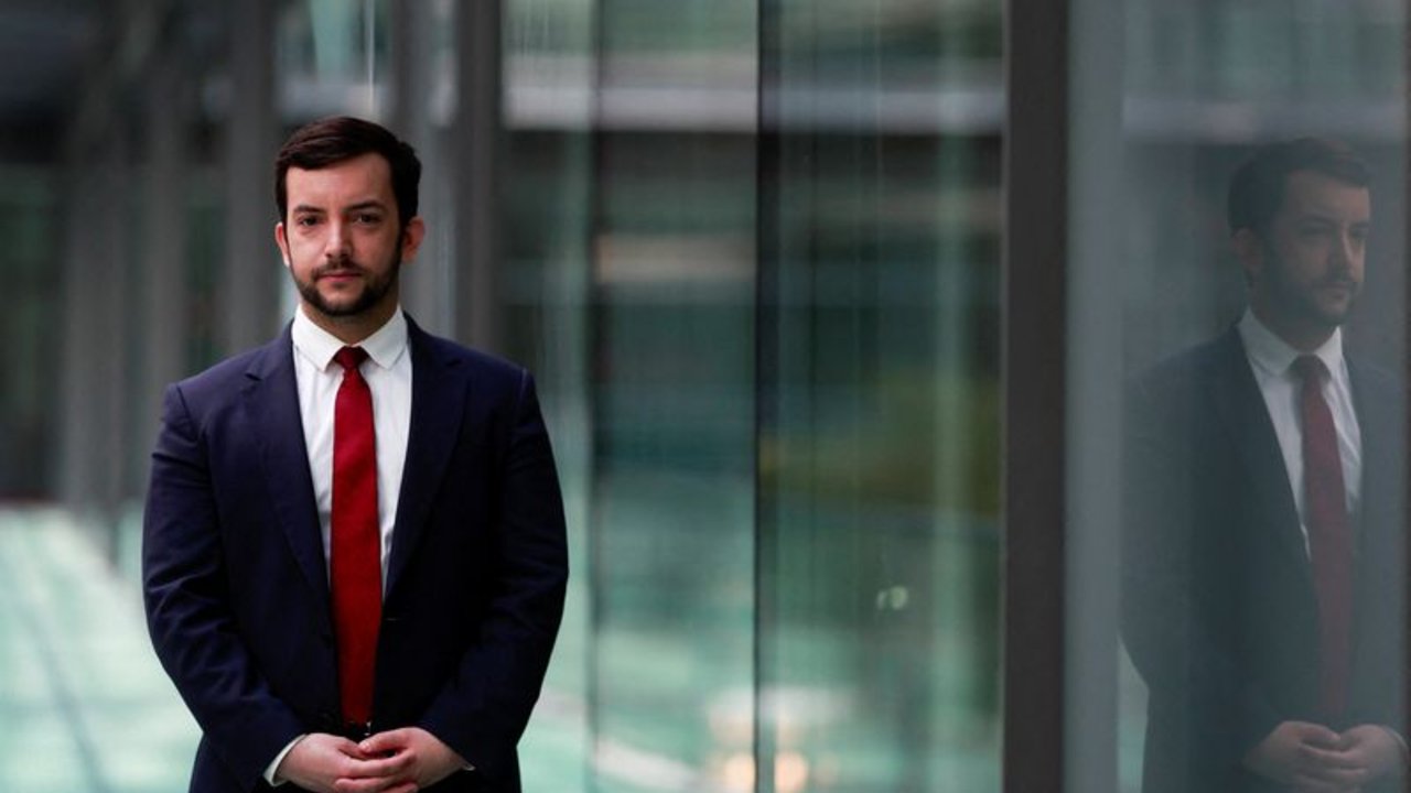 La extrema derecha francesa promete moderación fiscal y apoyo a las empresas