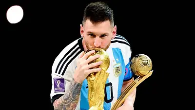 Fotografía de Lionel Messi besando la Copa del Mundo Fotografía de Lionel Messi besando la Copa del Mundo