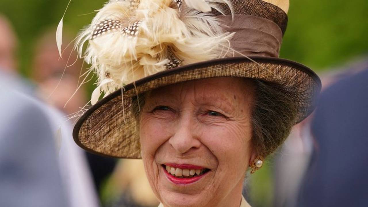 La princesa británica Ana es hospitalizada por un traumatismo craneal