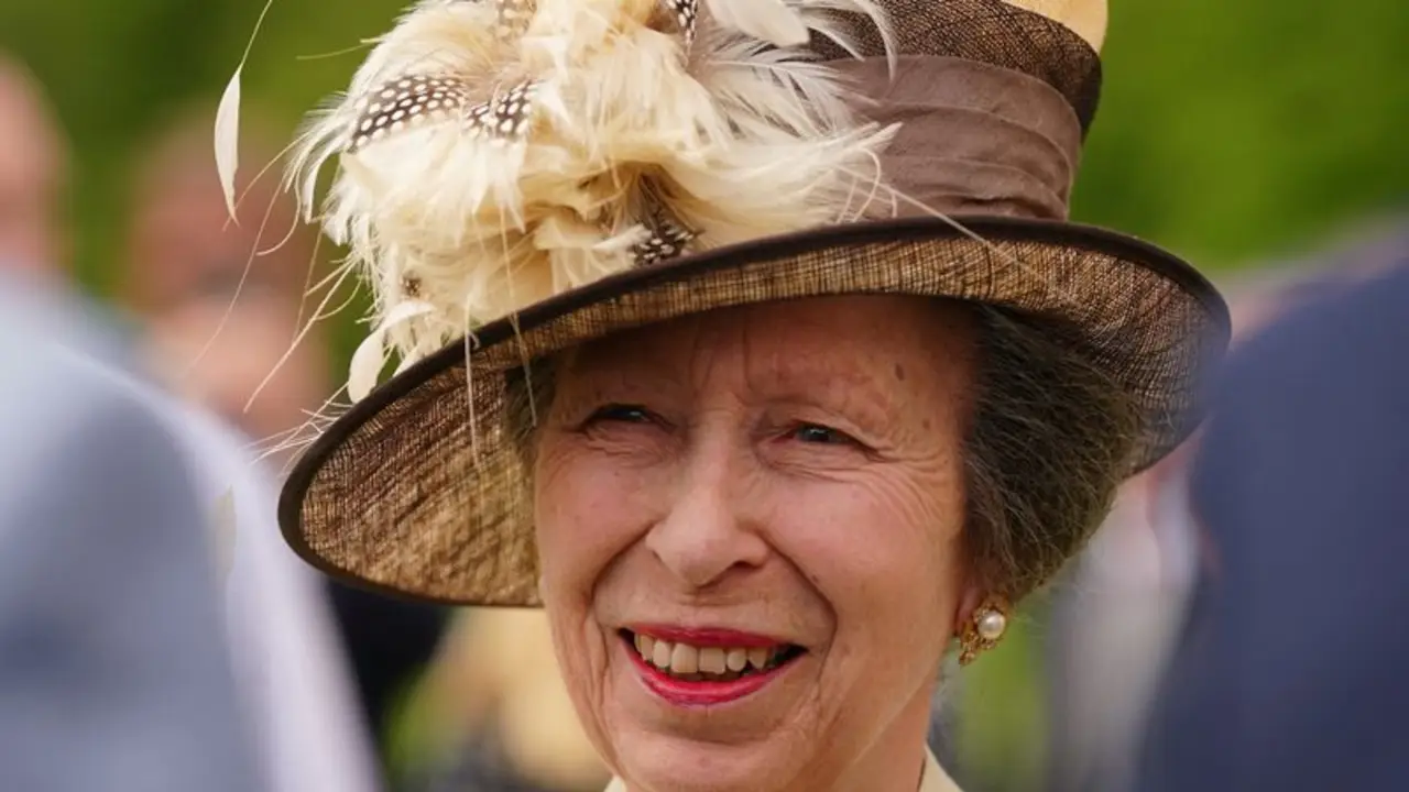 La princesa británica Ana es hospitalizada por un traumatismo craneal