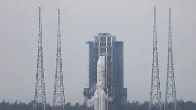 La sonda lunar china Chang'e-6 regresa a la Tierra La sonda lunar china Chang'e-6 regresa a la Tierra