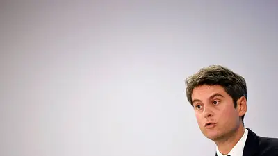 El primer ministro francés se niega a "prometer la luna" y choca con la ultraderecha en un debate El primer ministro francés se niega a "prometer la luna" y choca con la ultraderecha en un debate