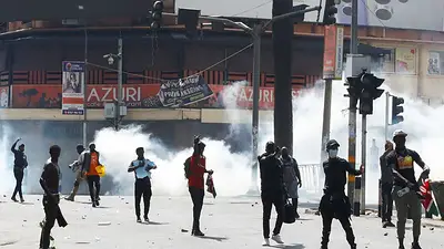 Manifestantes kenianos prometen más protestas tras muerte de al menos 23 personas en enfrentamientos Manifestantes kenianos prometen más protestas tras muerte de al menos 23 personas en enfrentamientos
