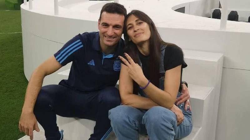 Imagen de Lionel Scaloni y su esposa Elisa Montero