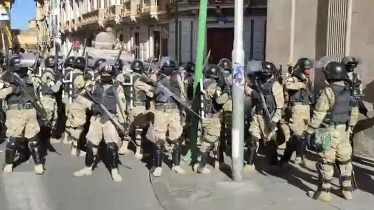 Arce denunció la movilización irregular de parte del Ejército y Evo alertó por la gesta de un Golpe de Estado