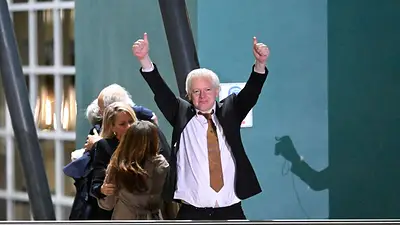 Líderes australianos celebran libertad de Julian Assange, pero la oposición dice que "no es un mártir" Líderes australianos celebran libertad de Julian Assange, pero la oposición dice que "no es un mártir"