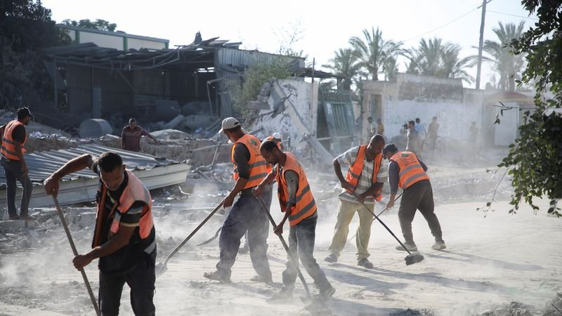Israel ataca un barrio de la ciudad de Gaza y ordena a los palestinos que se dirijan al sur