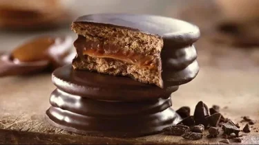 Se corta o se muerde: cuál es la manera correcta de comer un alfajor