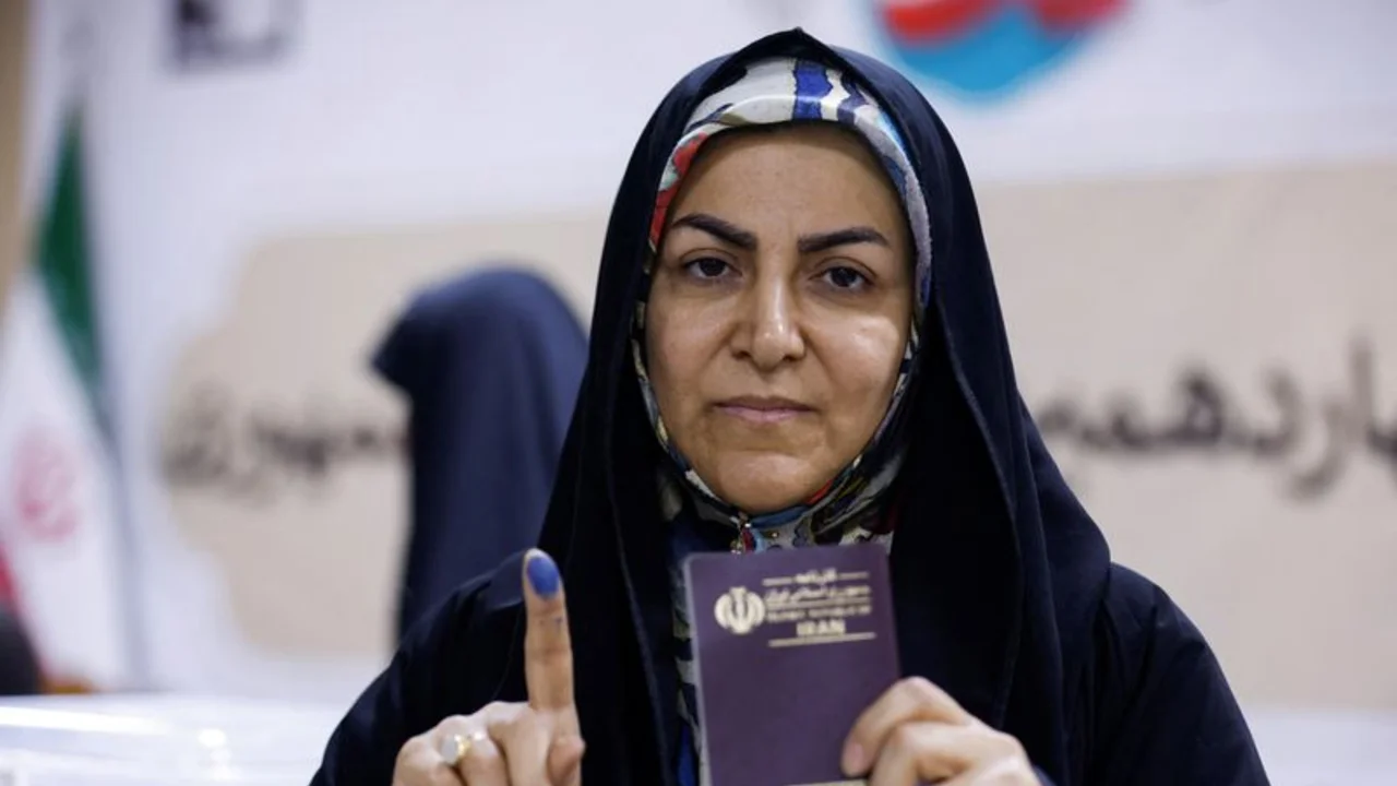 Irán comienza a votar en unas elecciones presidenciales con opciones limitadas