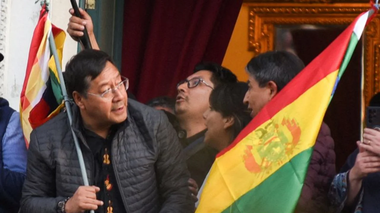 Presidente de Bolivia Arce encuentra nueva fuerza tras superar intento de golpe militar