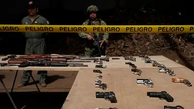 Una pistola y 34 muertos: un viaje a la guerra de Ecuador contra las armas del mercado negro Una pistola y 34 muertos: un viaje a la guerra de Ecuador contra las armas del mercado negro