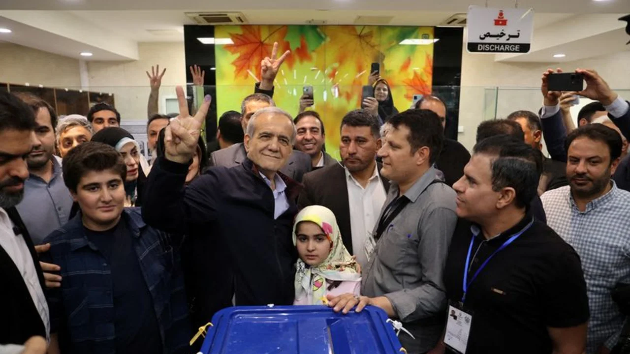 Protegido de Jamenei y el único moderado se enfrentarán en segunda vuelta presidencial de Irán