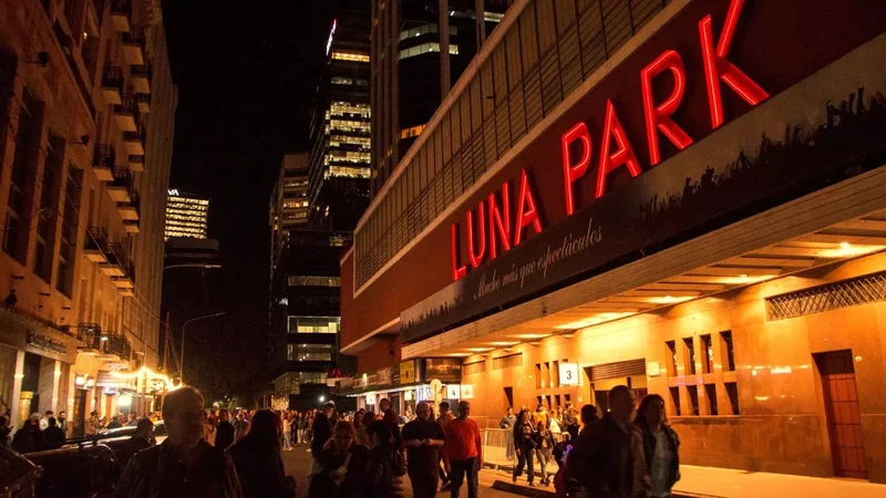 No cierra el Luna Park. Luna Park de noche