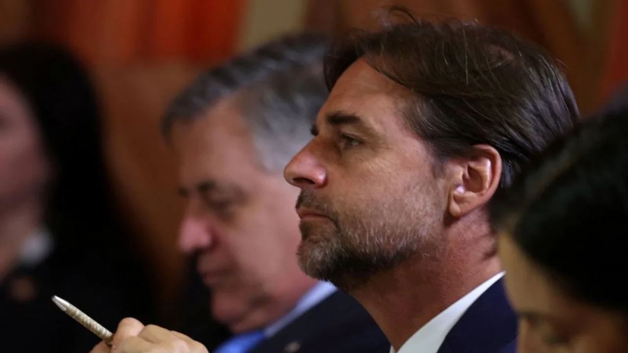 Uruguayos votan en primarias presidenciales con oposición centro-izquierda ganando terreno