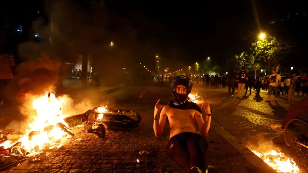 Dos muertos y 500 detenidos en Francia durante las celebraciones por la victoria del PSG