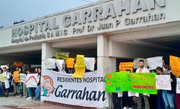 El Gobierno dio un bono de 300 mil pesos a residentes: "Es lo único que se ofreció" | Hospital garrahan