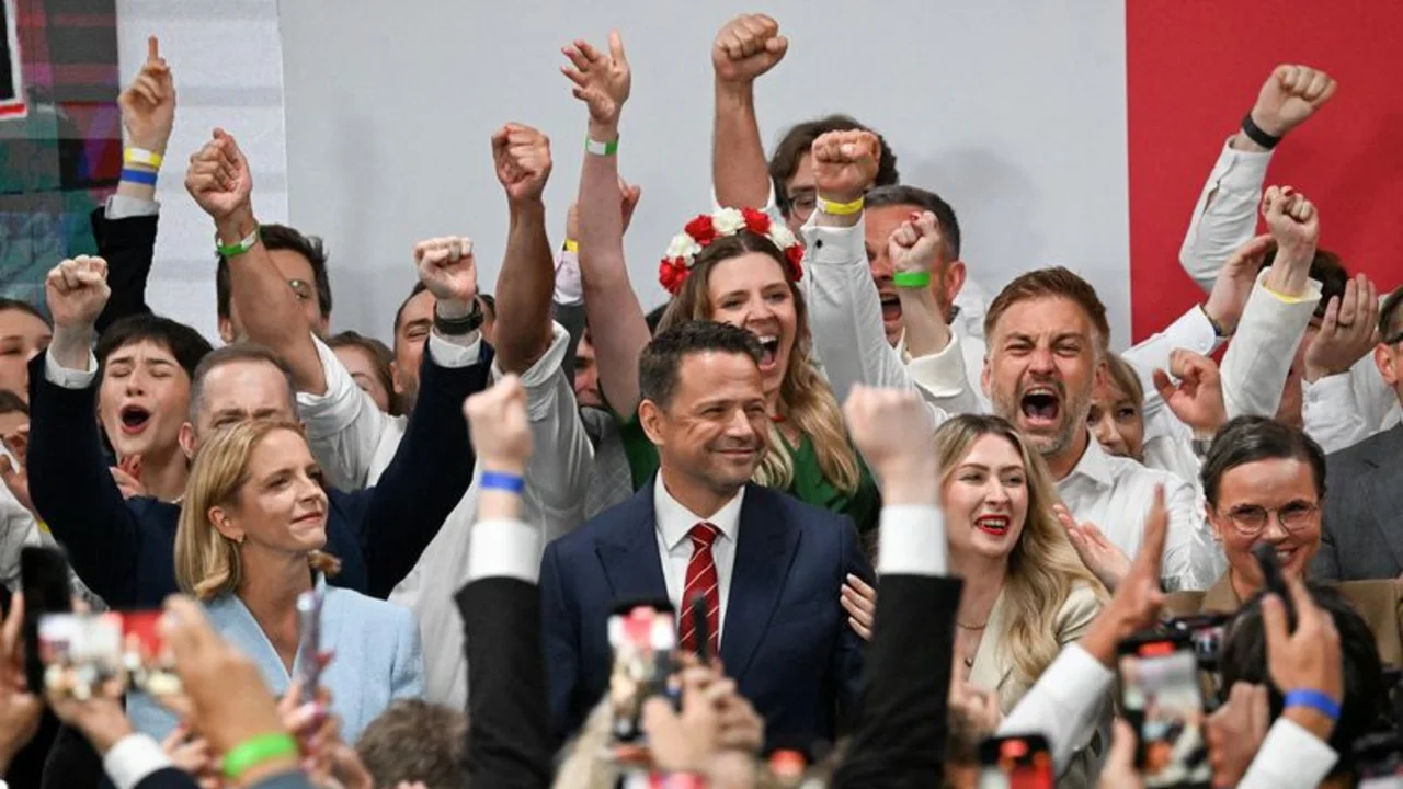 Europeísta polaco Trzaskowski se encamina a una ajustada victoria en elección presidencial