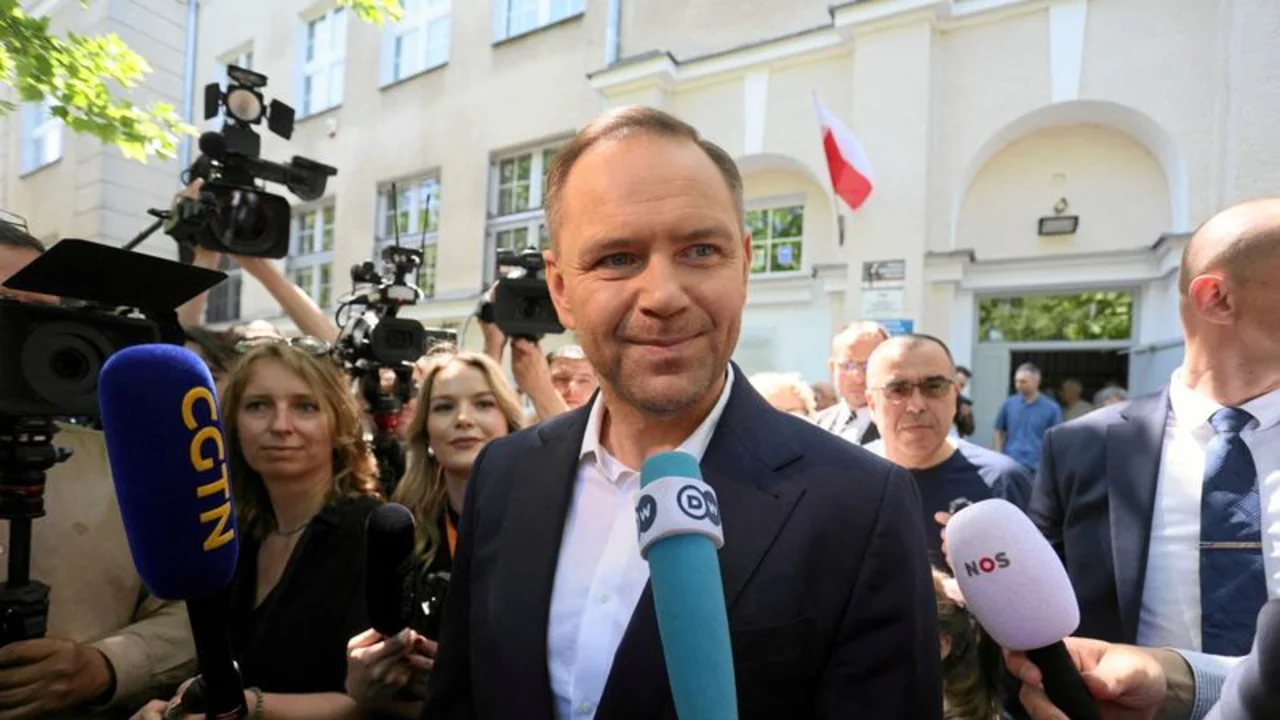 El euroescéptico Nawrocki gana las elecciones presidenciales polacas, según la comisión electoral